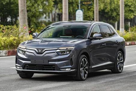 Giá xe VinFast VF 8 cập nhật tháng 5/2025, lăn bánh 0% phí trước bạ