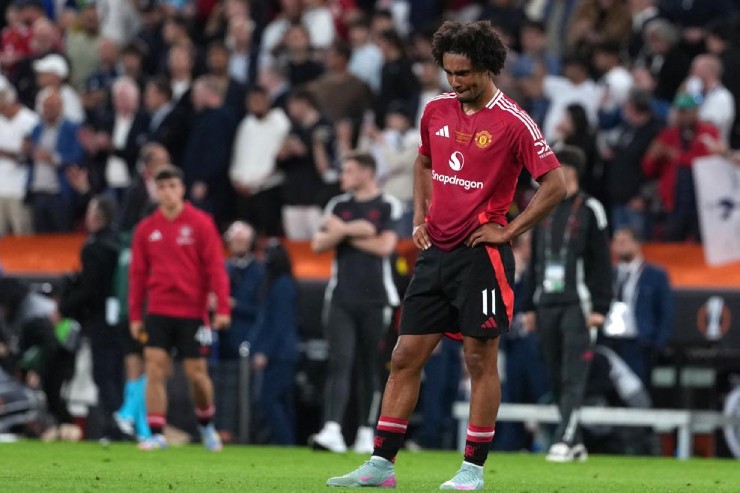Trận chung kết Europa League khép lại với tỷ số 1-0 chung cuộc nghiêng về Tottenham. Khi trọng tài nổi hồi còi mãn cuộc, dàn sao MU lộ rõ vẻ thất vọng