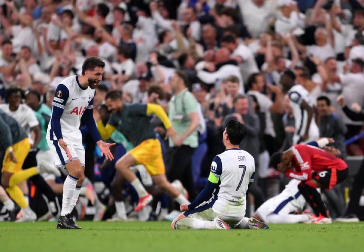 Tottenham vô địch Europa League giải "cơn khát" 17 năm: Nụ cười Son Heung Min, nỗi buồn MU - 11