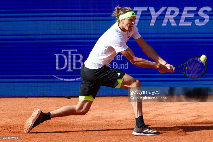 Zverev bị loại sốc
