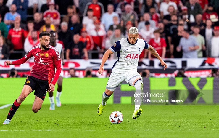 Tottenham không gặp mấy khó khăn để vượt qua vòng bảng