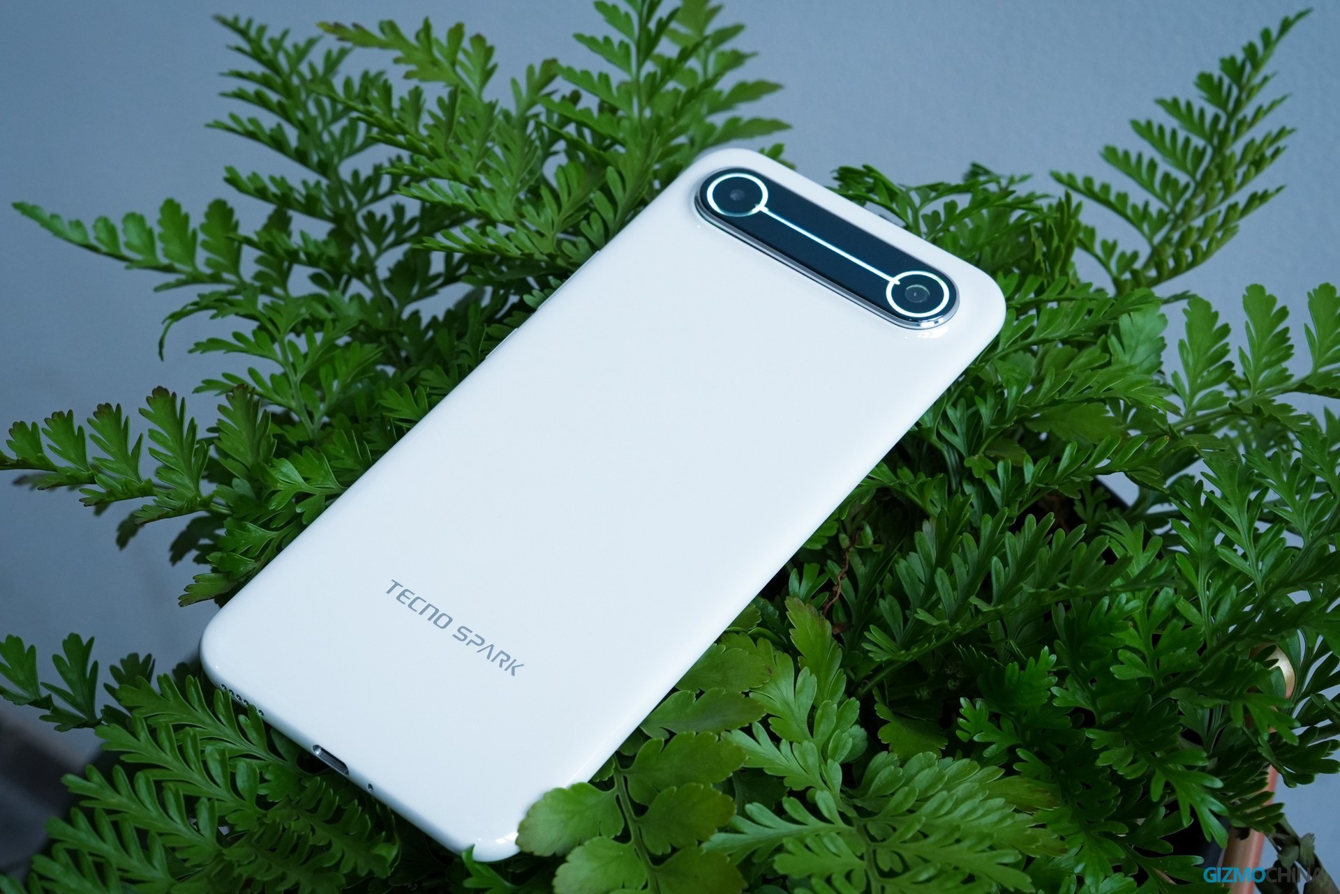 TECNO Spark Slim có độ dày&nbsp;5,75mm.