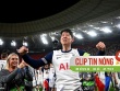 Son Heung Min vô địch Europa League, cùng bạn thân Harry Kane 