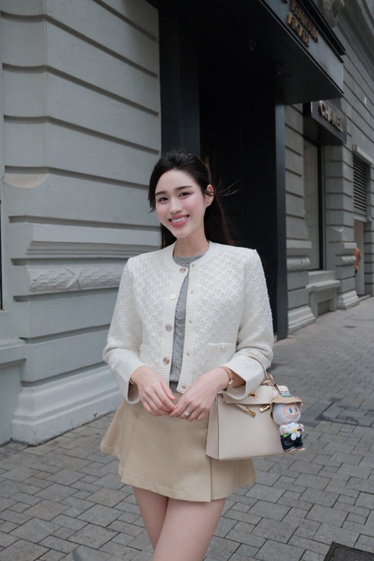 Nàng hậu Thanh Hoá từng "gây sốt" với ảnh làm nông, giờ giàu có sang chảnh, ăn mặc dát loạt đồ hiệu hàng hiếm - 4