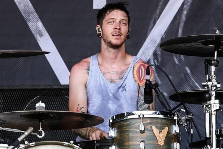 Tay trống thiệt mạng trong vụ máy bay vướng dây điện