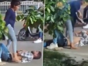Bạn trẻ - Cuộc sống - Bắt quả tang chồng ngoại tình, vợ đánh chồng tới tấp giữa phố