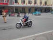 Khởi tố thanh niên bám theo đoàn xe ưu tiên, tông 1 công an bị thương