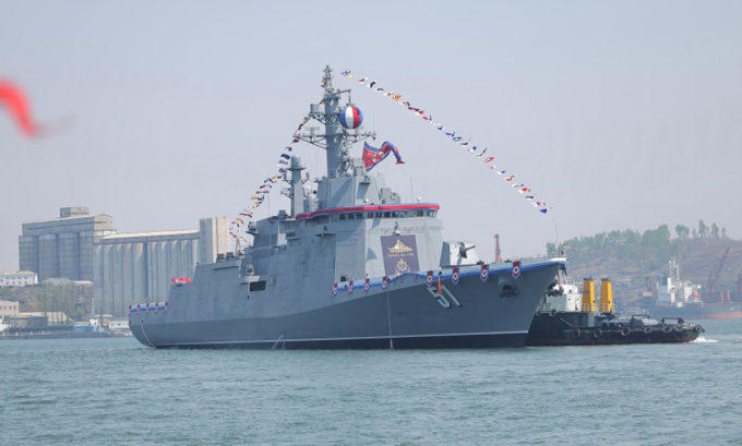 Chiến hạm đầu tiên thuộc lớp Choe Hyon của Triều Tiên sau lễ hạ thủy hôm 25/4. Ảnh: KCNA