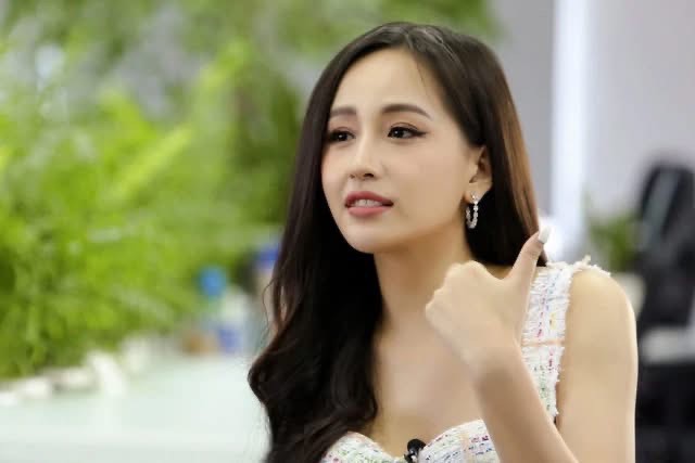 Hoa hậu Mai Phương Thúy khó thở khi đang ăn lẩu, phải nhập viện cấp cứu - 2