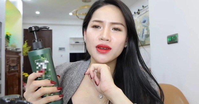 Võ Hà Linh bị phản đối vì quảng cáo không rõ ràng, gây hiểu lầm về giá.