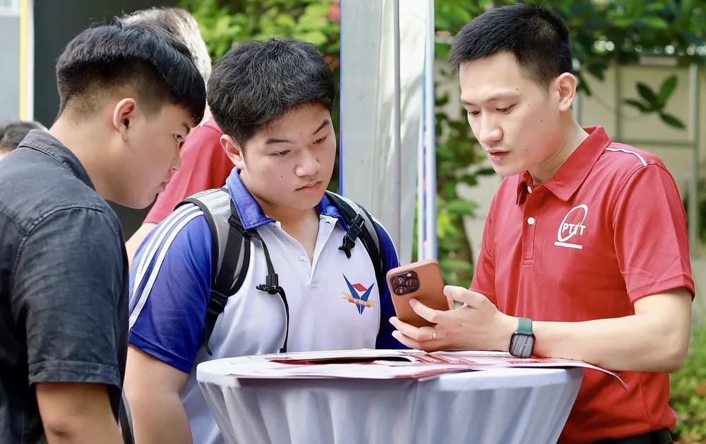 Học phí chương trình liên kết quốc tế năm học 2025-2026 của Học viện Công nghệ Bưu chính Viễn thông dự kiến khoảng 54-62,5 triệu đồng/năm. Ảnh: PTIT
