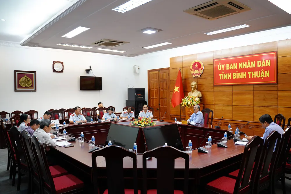 Lãnh đạo UBND tỉnh Bình Thuận làm việc với Thanh tra tỉnh. Ảnh: HỮU TRI