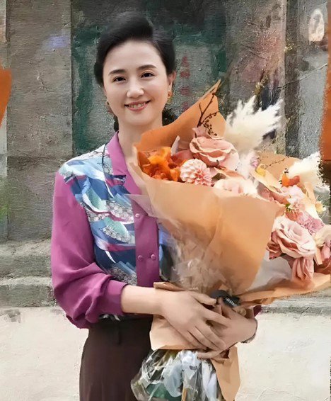 Thông tin diễn viên Chu Viên Viên qua đời khiến nhiều nghệ sĩ và khán giả bàng hoàng, tiếc thương. (Ảnh 163).