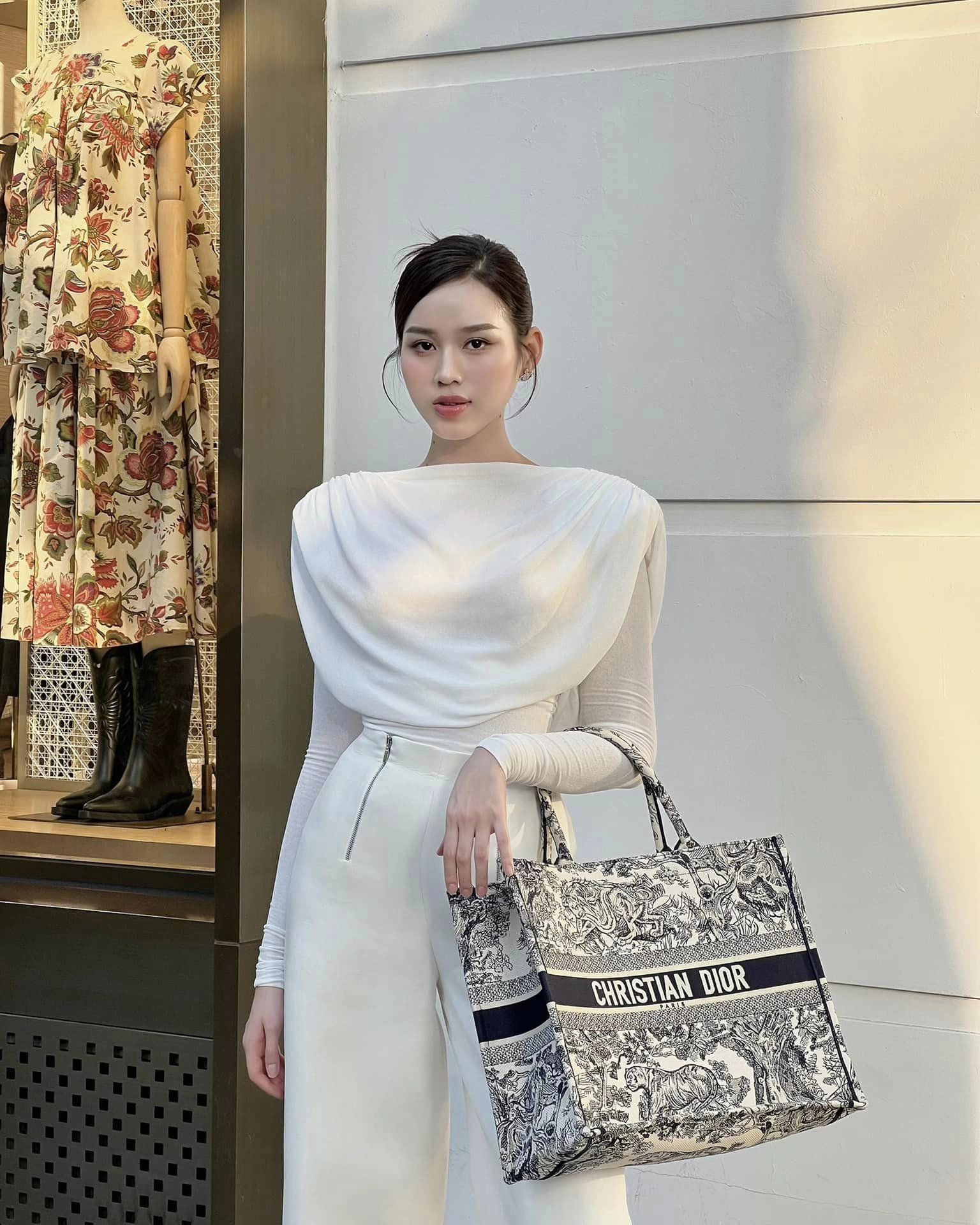 Nàng hậu Thanh Hoá từng "gây sốt" với ảnh làm nông, giờ giàu có sang chảnh, ăn mặc dát loạt đồ hiệu hàng hiếm - 5