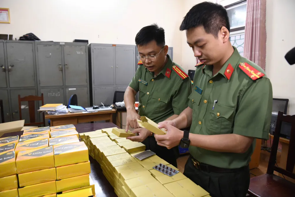 Các sản phẩm của Công ty TNHH thương mại đầu tư Bitney Việt Nam bị lực lượng công an thu giữ. Ảnh CAPT
