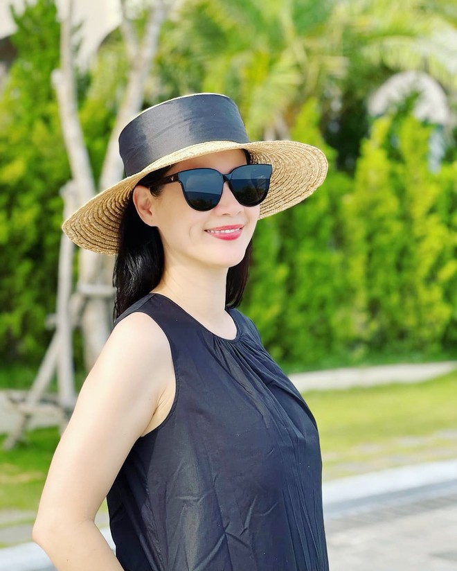 Vẻ đẹp U50 ngoài đời thực của "ác nữ" trên mản ảnh Việt.