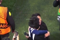 Park Seo Joon - Son Heung Min ôm chầm nhau mừng chiến thắng, gây sốt...