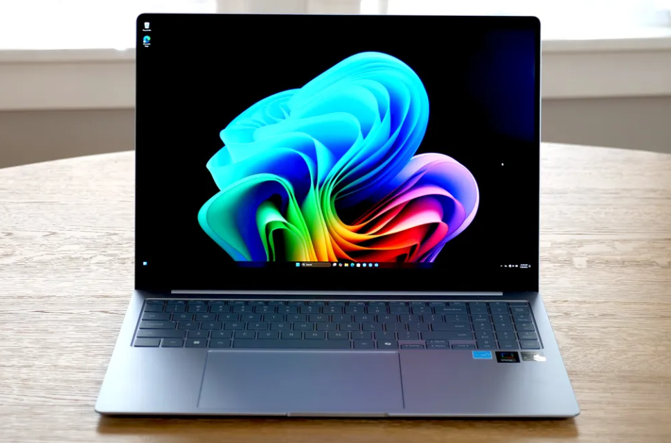 LG Gram Pro 16 2 trong 1.