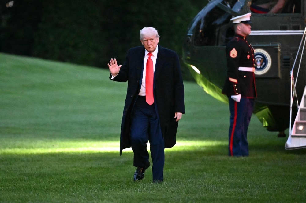 Giới đầu tư tiền ảo đổ xô về sân golf của ông Trump tham dự bữa tối meme coin 148 triệu USD - 1
