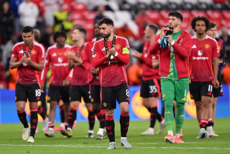 MU vừa thua chung kết Europa League