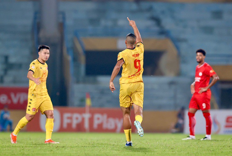 Lucao tỏa sáng lập cú đúp cho Hải Phòng