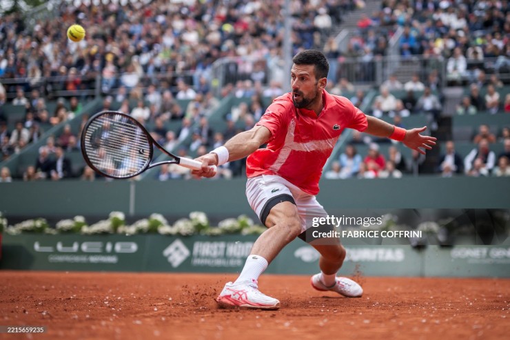 Djokovic thẳng tiến vào bán kết