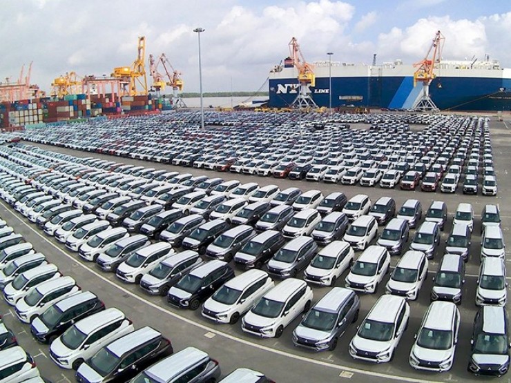 Doanh số toàn thị trường Việt Nam trong tháng 4 ra sao?