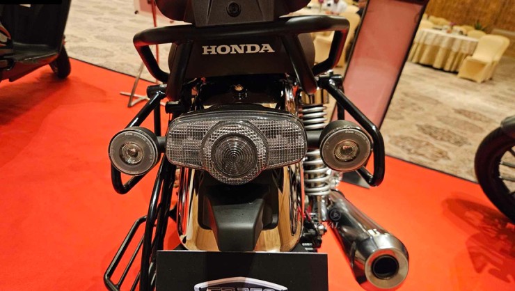 Ngắm xế nổ Honda H’ness CB350 2025 chất lừ từ mọi góc nhìn - 11