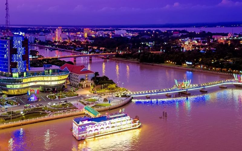 Bến Ninh Kiều là địa điểm phải đến trong tour Cần Thơ