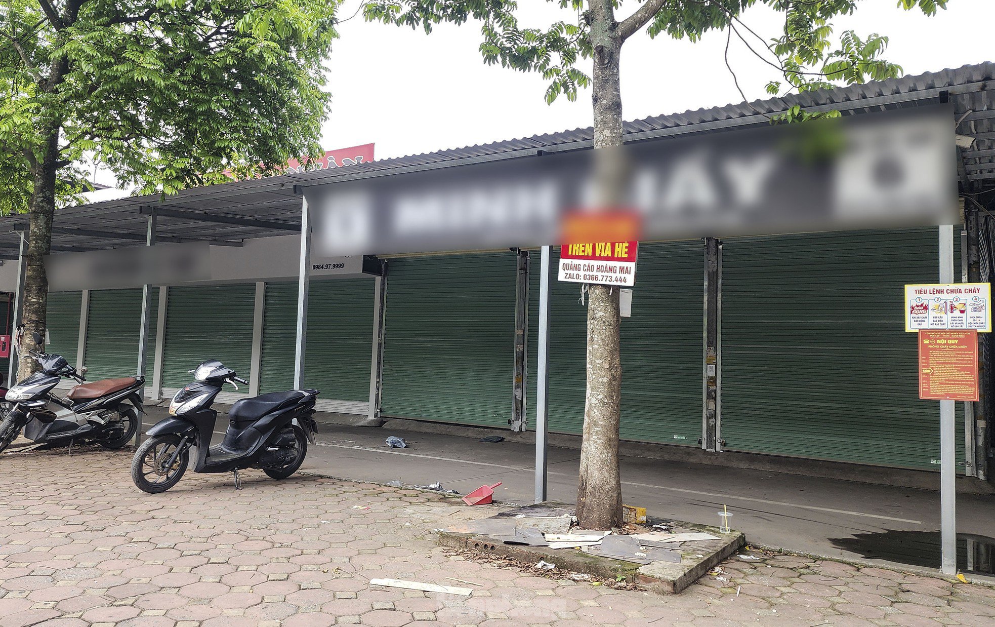 Khung cảnh vắng lặng tại chợ thời trang được cho là lớn nhất miền Bắc.