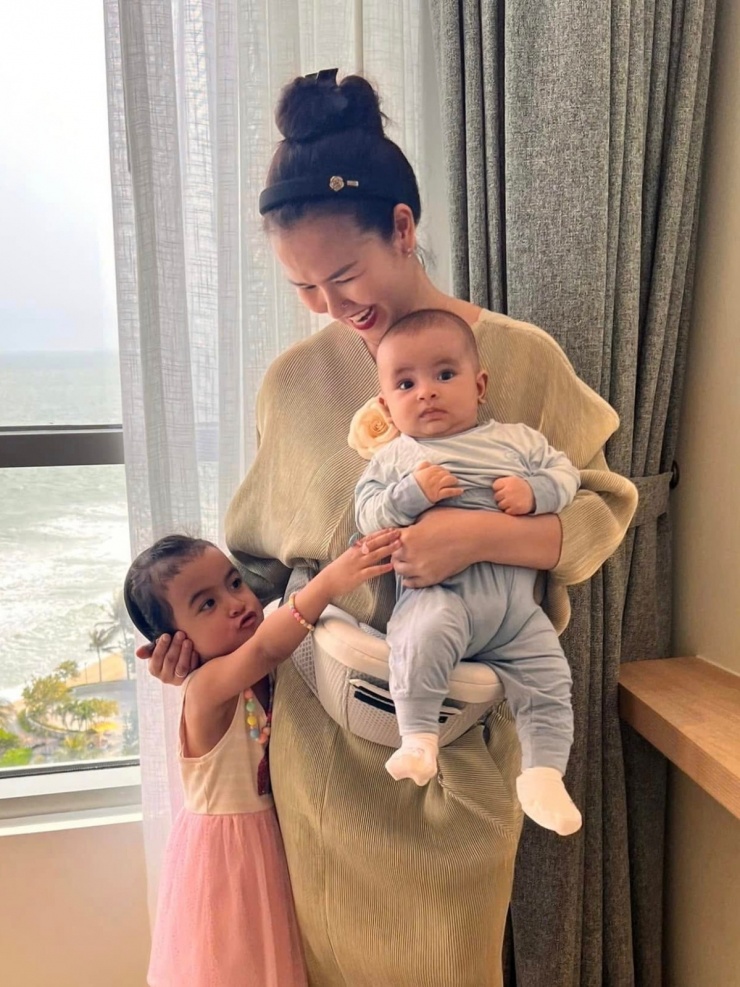 Võ Hạ Trâm thấy hài hước khi bị trêu 'đẻ thuê' và vui vẻ thừa nhận điều đó.