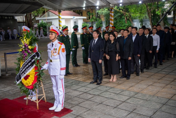 Đoàn của Bộ Khoa học và Công nghệ do Thứ trưởng Bùi Hoàng Phương dẫn đầu.