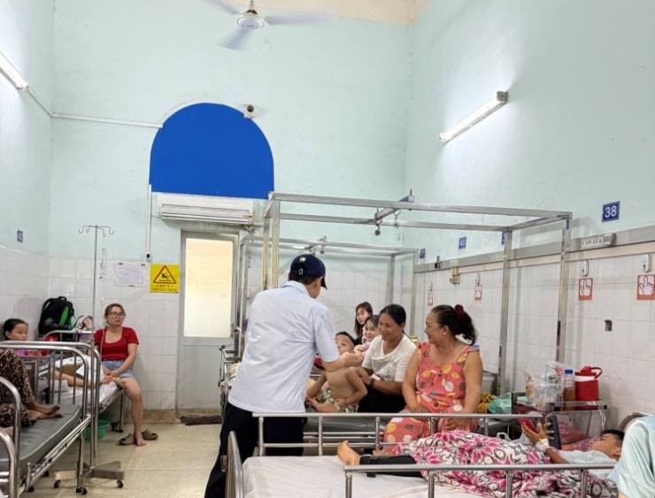 Những phần quà hỗ trợ của ông đã giúp cho nhiều bệnh nhi có hoàn cảnh khó khăn được tiếp cận với phác đồ điều trị tiên tiến.