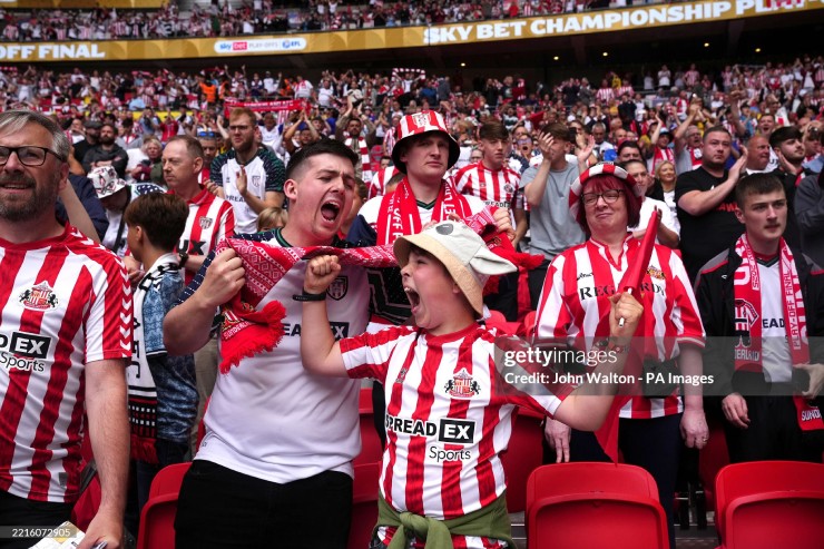 Sunderland trở lại Ngoại hạng Anh sau 9 mùa: Chờ màn trình diễn của em trai Bellingham - 10