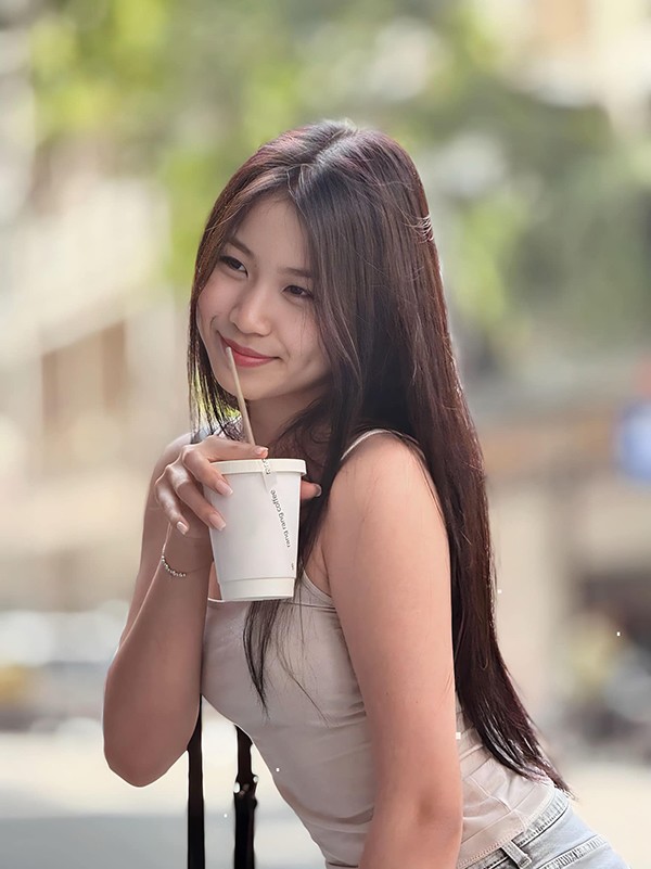 Con gái Lưu Thiên Hương tuổi 20 tài năng, nhan sắc như hoa hậu - 9