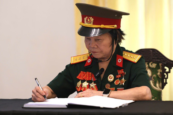 Cựu chiến binh Vũ Thị Minh Thái xúc động chia sẻ kỷ niệm xưa với nguyên Chủ tịch nước Trần Đức Lương