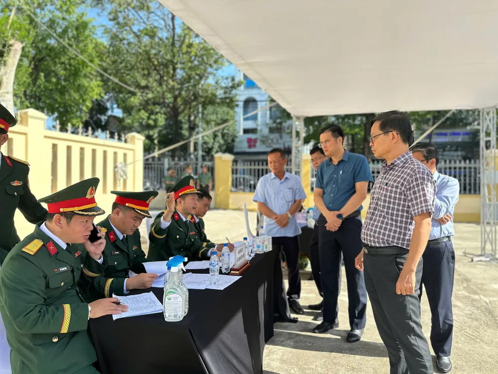 Các đoàn đăng ký vào viếng nguyên Chủ tịch nước Trần Đức Lương tại Quảng Ngãi.