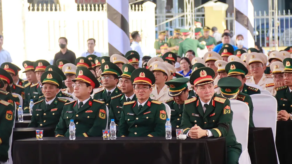 Đến 7 giờ 50 sáng nay, có 55 đoàn đăng ký vào viếng nguyên Chủ tịch nước Trần Đức Lương tại nhà khách T50, TP Quảng Ngãi.