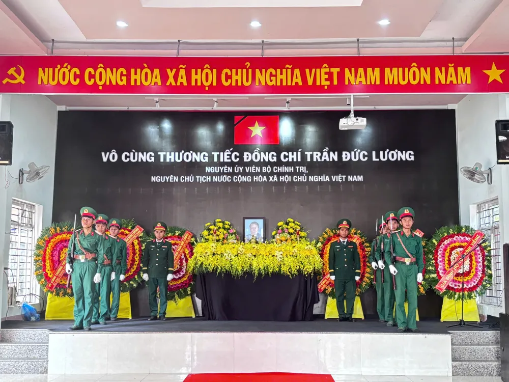 Lễ viếng nguyên Chủ tịch nước Trần Đức Lương tại Hội trường UBND xã Phổ Khánh, thị xã Đức Phổ.