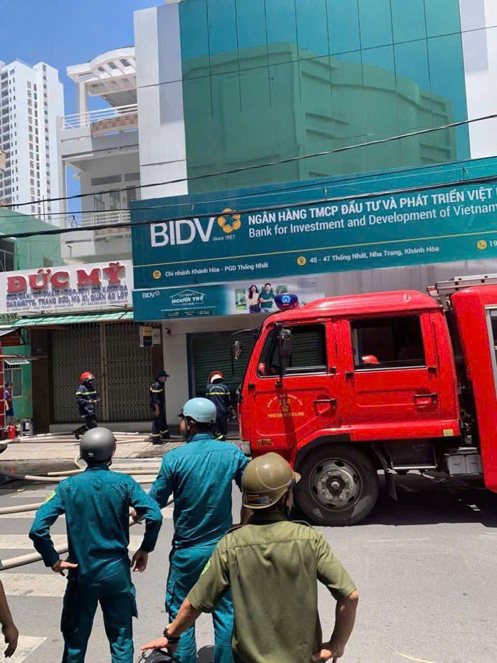 Cháy phòng giao dịch ngân hàng ở Khánh Hòa - 2