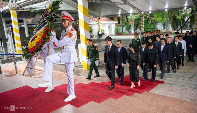 Đoàn của Bộ Khoa học và Công nghệ đến viếng nguyên Chủ tịch nước Trần Đức Lương. Ảnh: Giang Huy