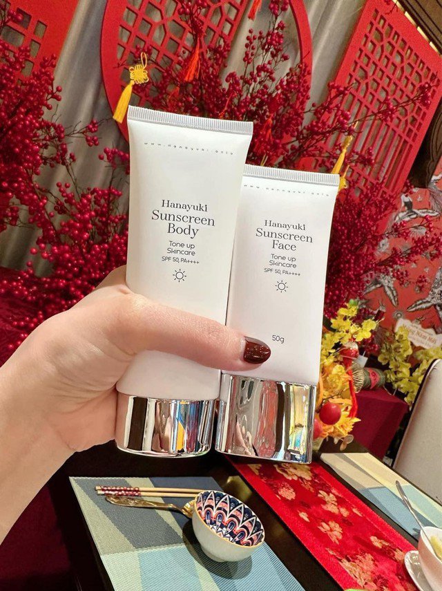 Cận cảnh sản phẩm kem chống nắng Hanayuki Sunscreen Body vừa buộc thu hồi trên toàn quốc.