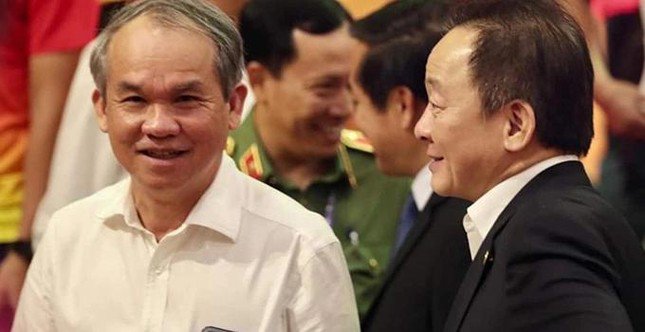 Bầu Hiển, bầu Đức và vòng quay kỳ lạ của V-League - 1