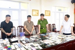 Bắt ổ nhóm nam nữ gây ra hàng trăm vụ trộm cắp ở chùa Tam Chúc