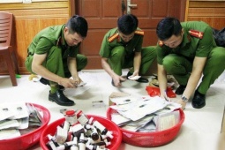 Bán thuốc giả, thu lợi bất chính hàng trăm triệu đồng/ tháng