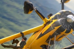 Tom Cruise bị gió đánh bật khỏi cánh máy bay, treo mình ở độ cao 3.000m
