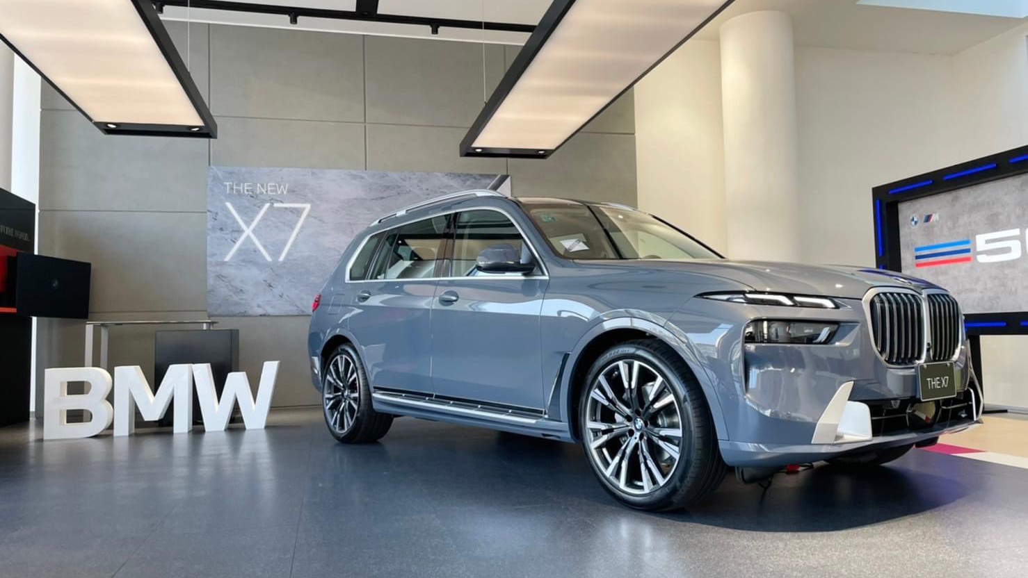BMW giảm giá 800 triệu đồng cho dòng xe X7 tại Việt Nam - 1
