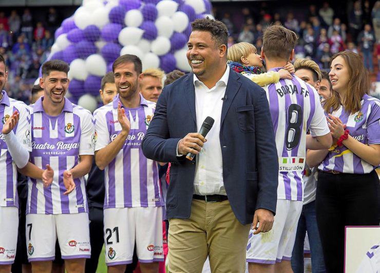 Huyền thoại Ronaldo bán đứt cổ phần của mình tại CLB Valladolid