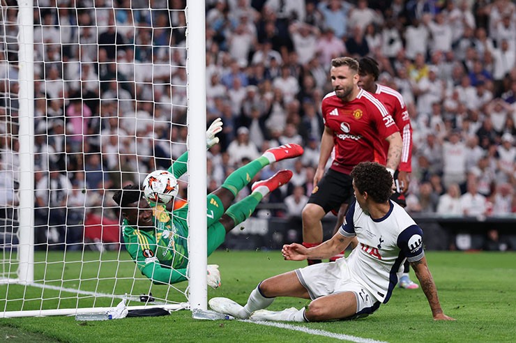 Johnson giúp Tottenham đả bại MU trong trận chung kết Europa League