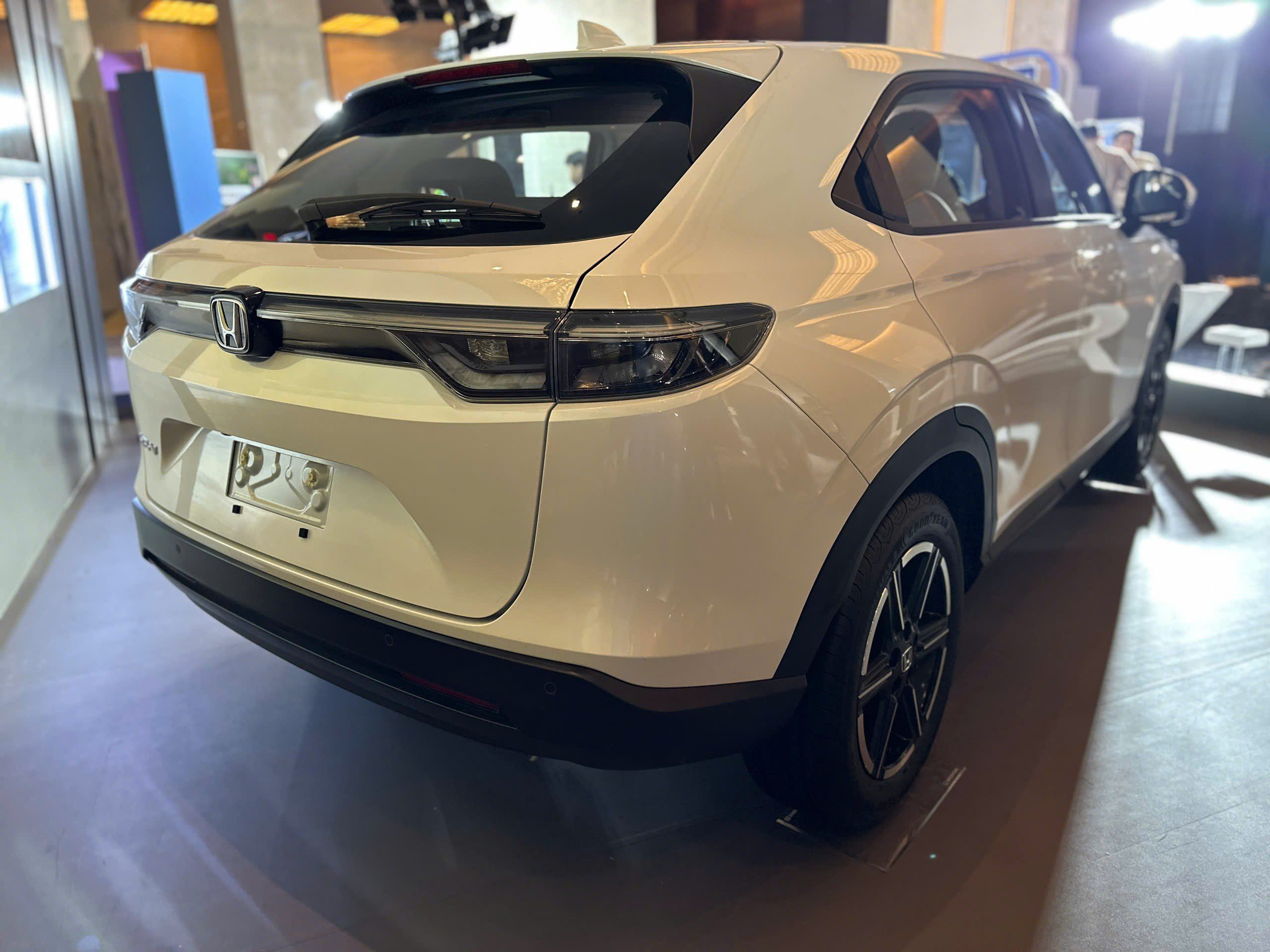 Honda HR-V 2025 giữ giá đỉnh cao: Seltos, Kona có cửa nào đọ lại? - 7